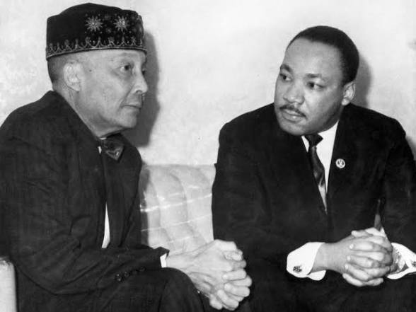 Elijah Muhammad and Martin Luther King Jr. meet in Chicago in 1966. Photographer unknown.